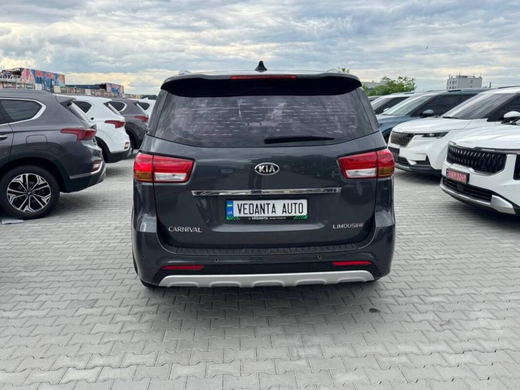 Kia Carnival (2016)