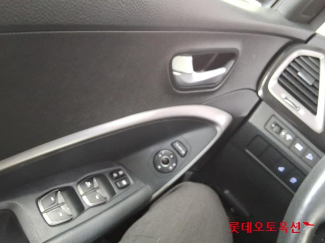 Hyundai SantaFe (2016)