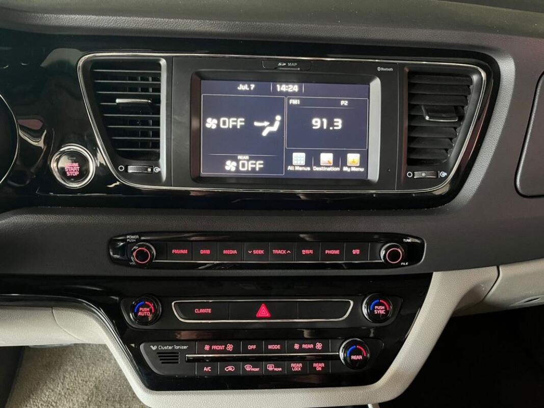 Kia Carnival (2016)