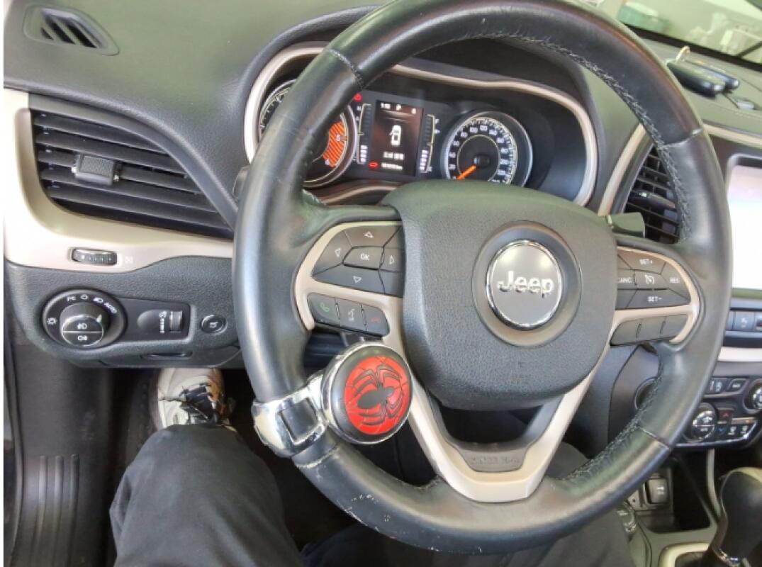 Jeep Cherokee (2015)