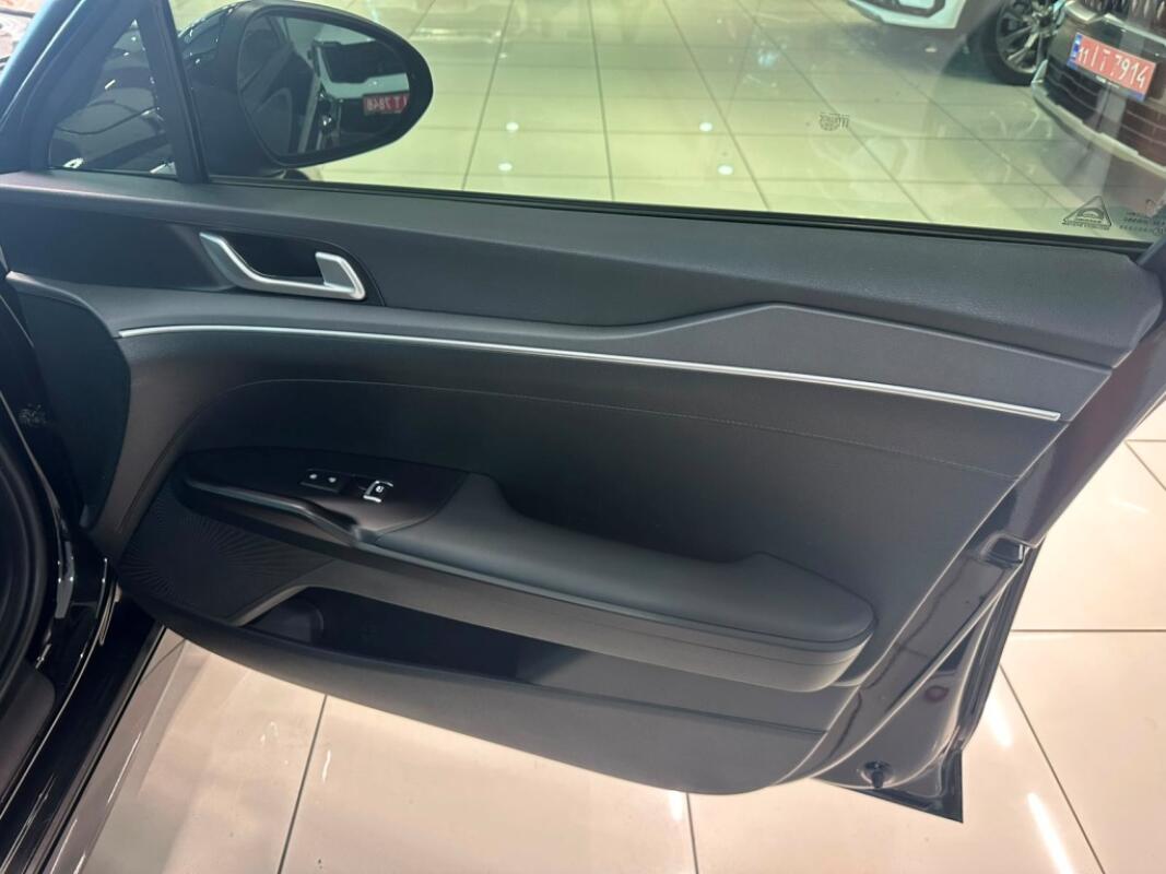 Kia K5 (2021)