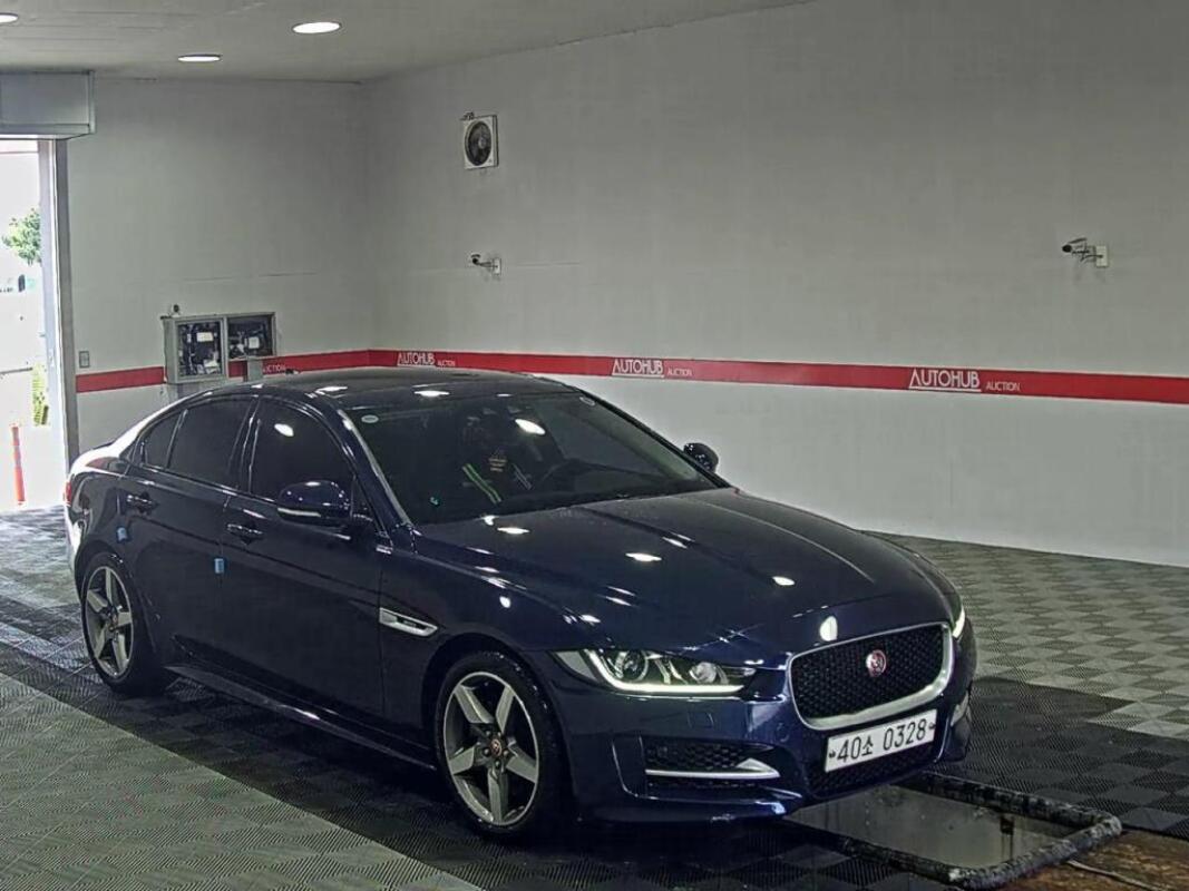 Jaguar XE (2016)