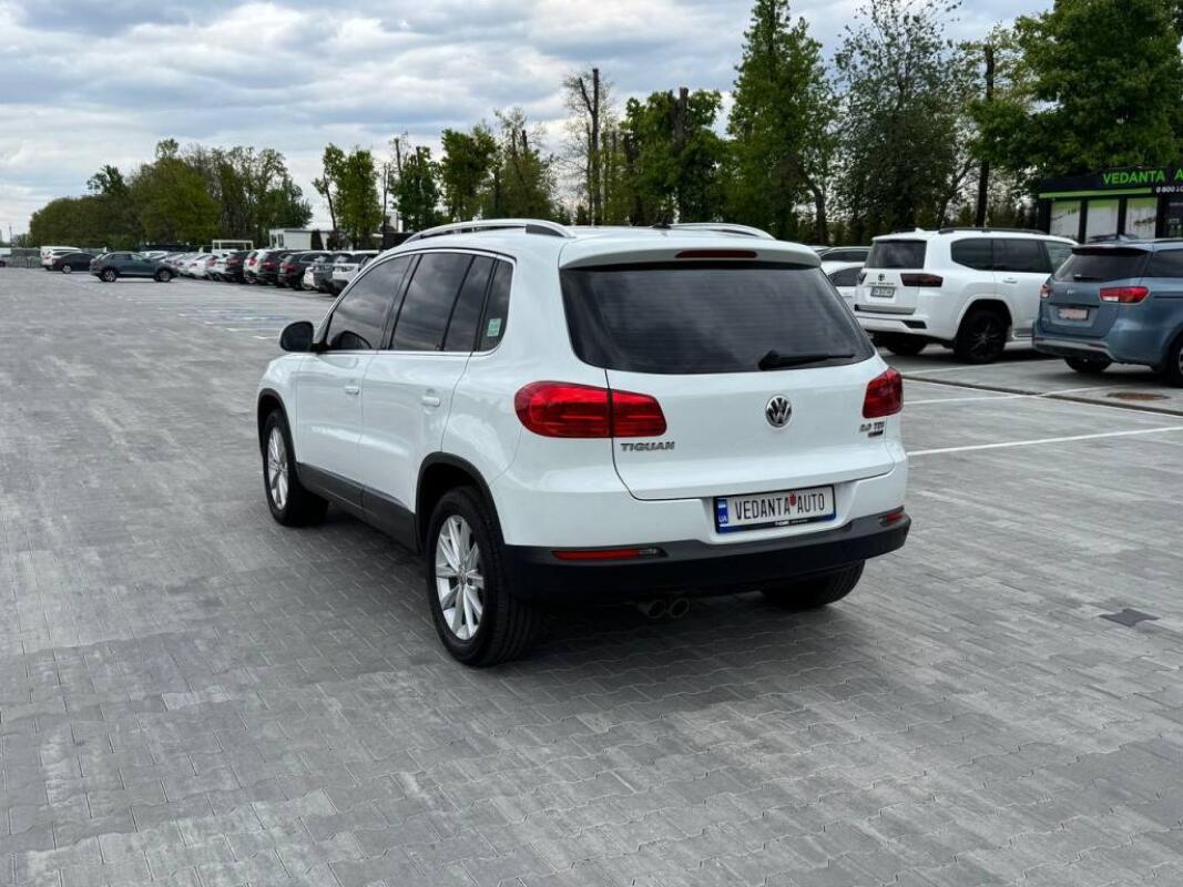 Volkswagen Tiguan (2015)