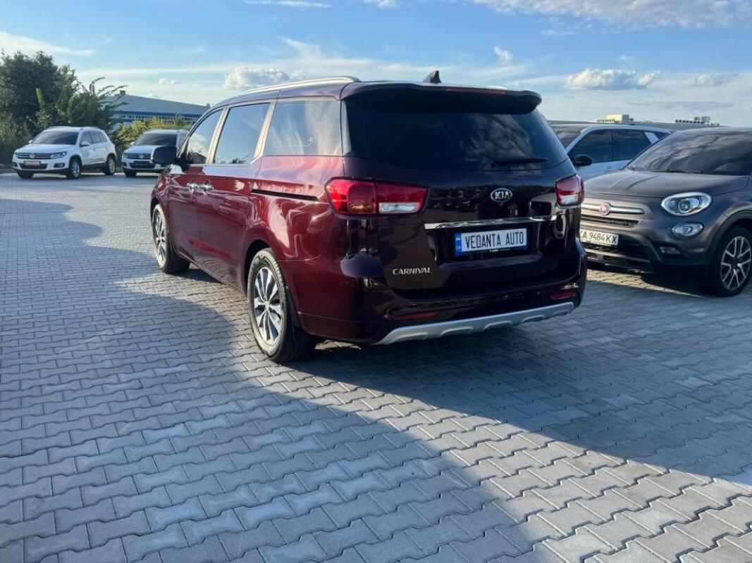 Kia Carnival (2016)