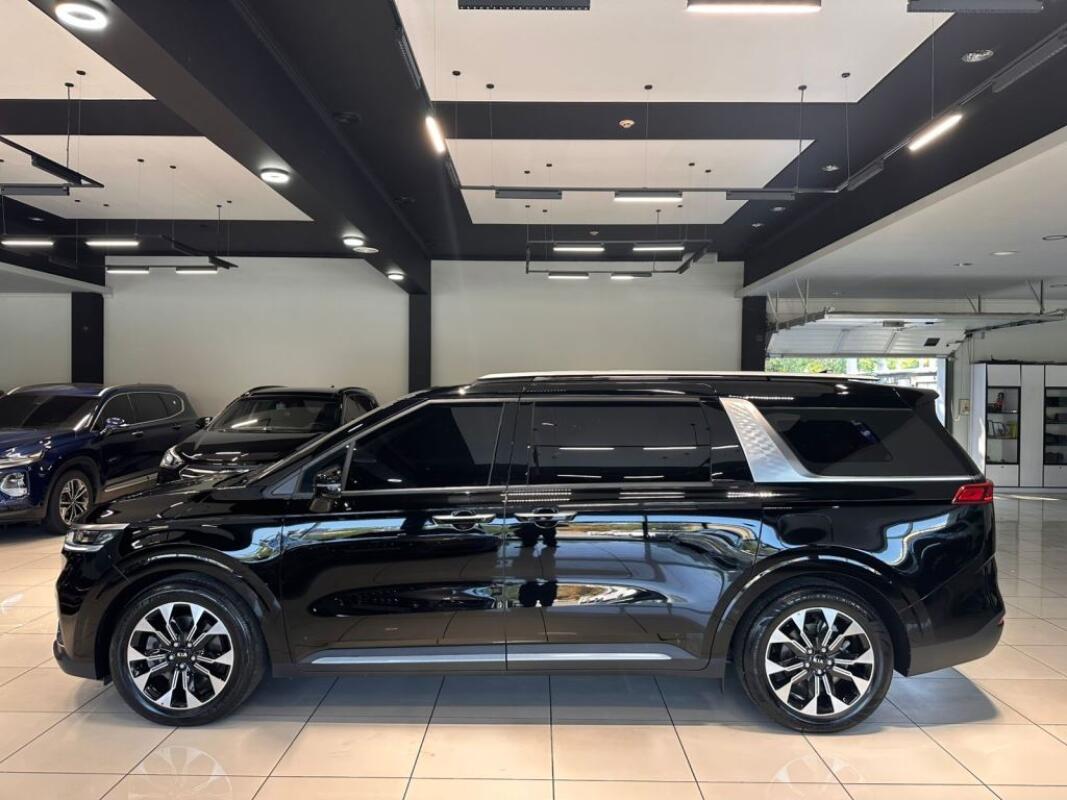 Kia Carnival (2021)