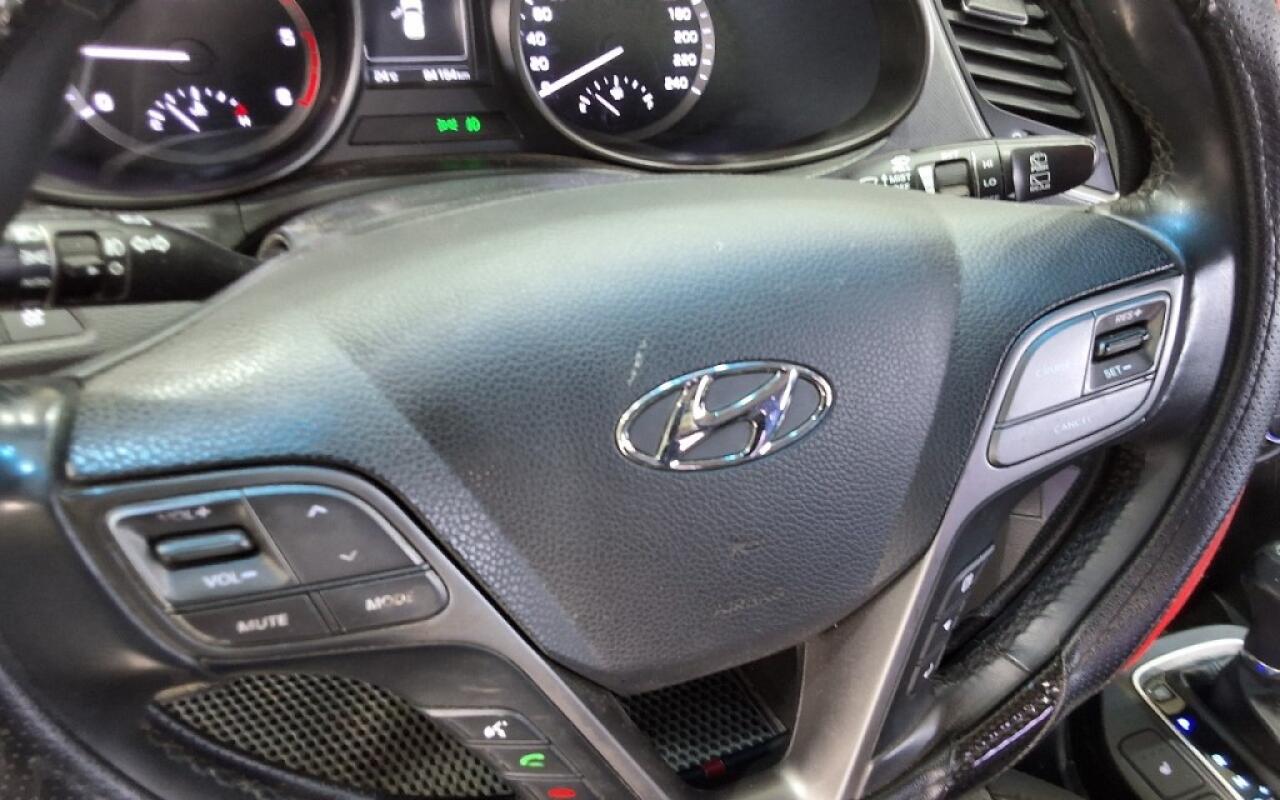 Hyundai SantaFe (2015) Hyundai SantaFe (2015)