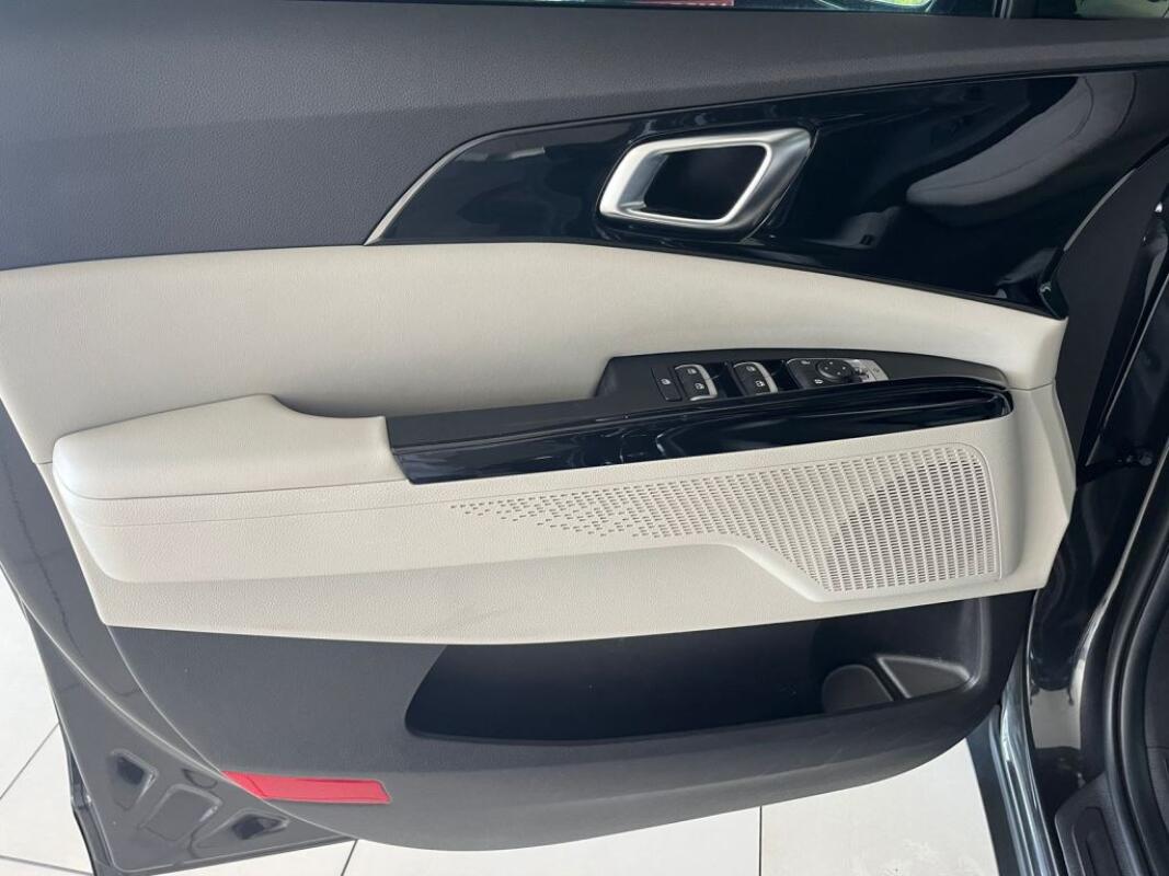 Kia Carnival (2023)