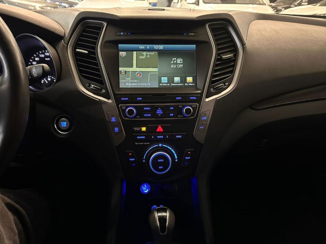 Hyundai SantaFe (2016) Hyundai SantaFe (2016)