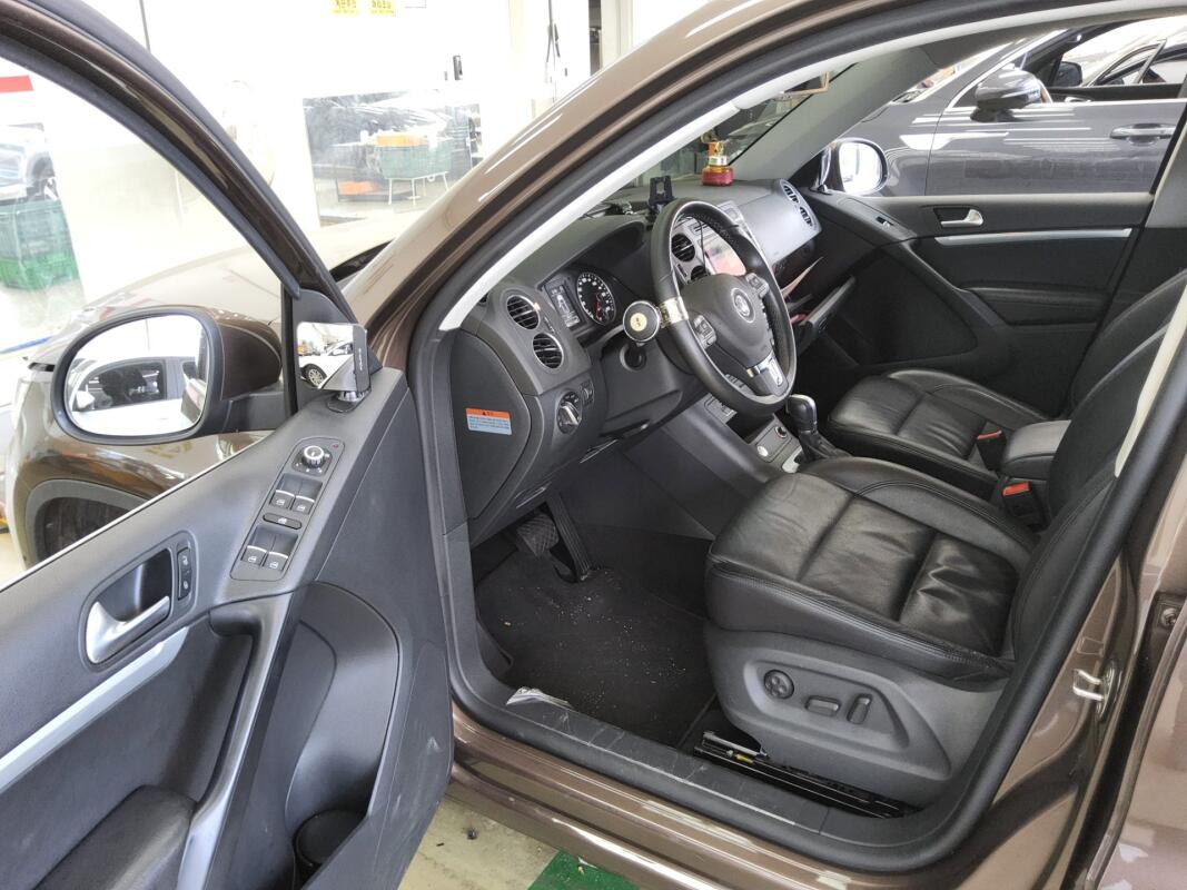 Volkswagen Tiguan (2015)