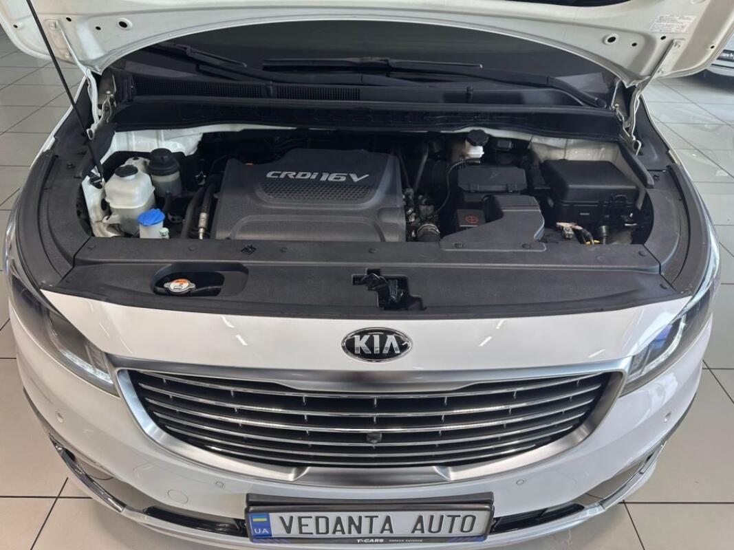 Kia Carnival (2016)