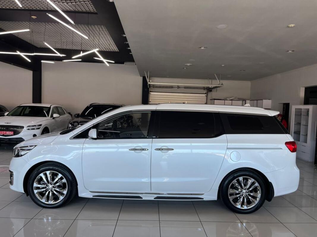 Kia Carnival (2016)