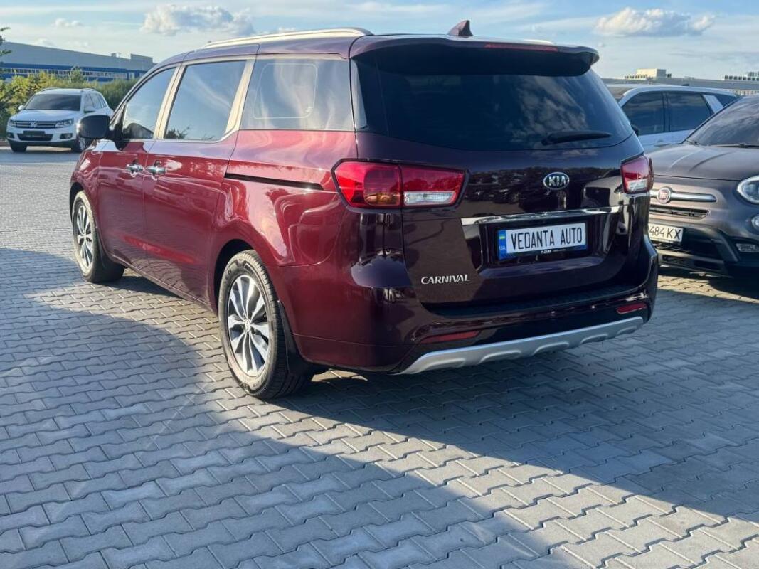 Kia Carnival (2016)