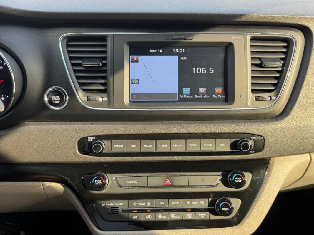 Kia Carnival (2016)