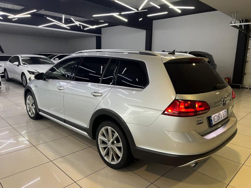 Volkswagen Golf Alltrack (2016)