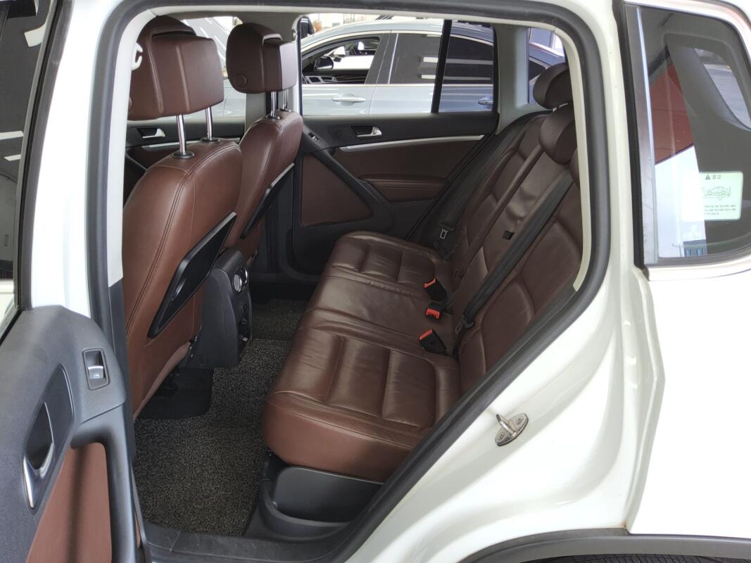 Volkswagen Tiguan (2015)