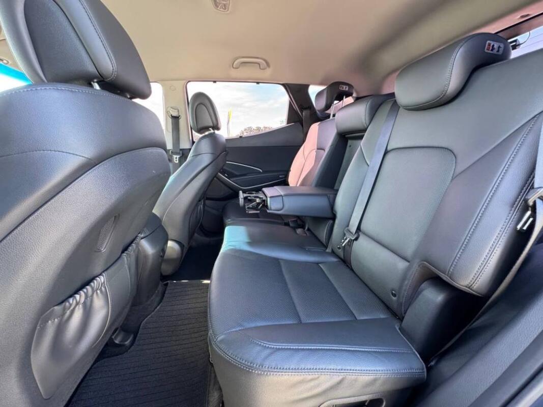 Hyundai SantaFe (2017) Hyundai SantaFe (2017)