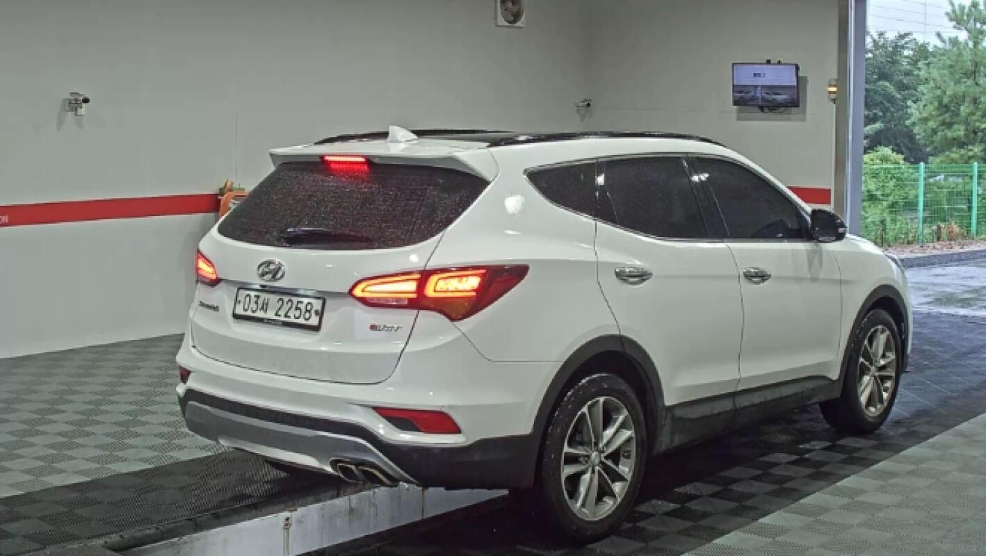 Hyundai SantaFe (2016)