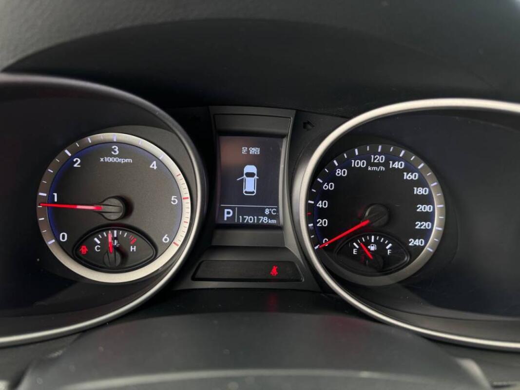 Hyundai SantaFe (2015) Hyundai SantaFe (2015)