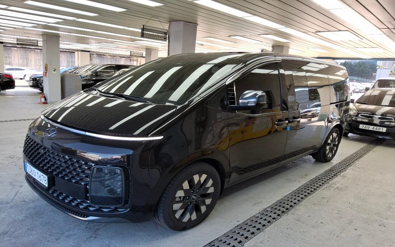 Hyundai Staria (2023)