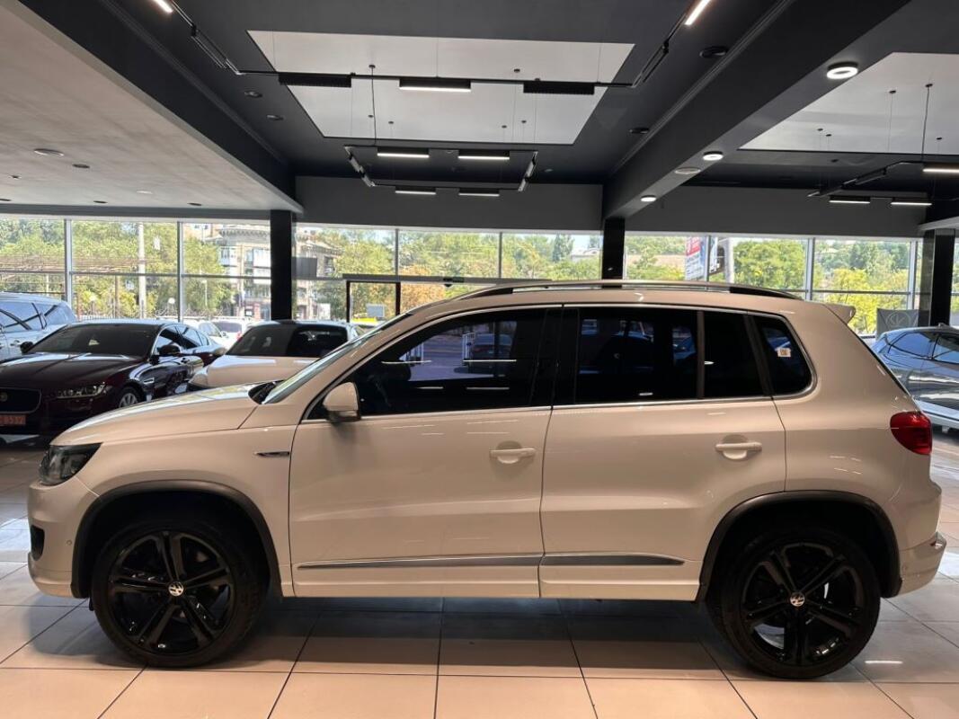 Volkswagen Tiguan (2015)