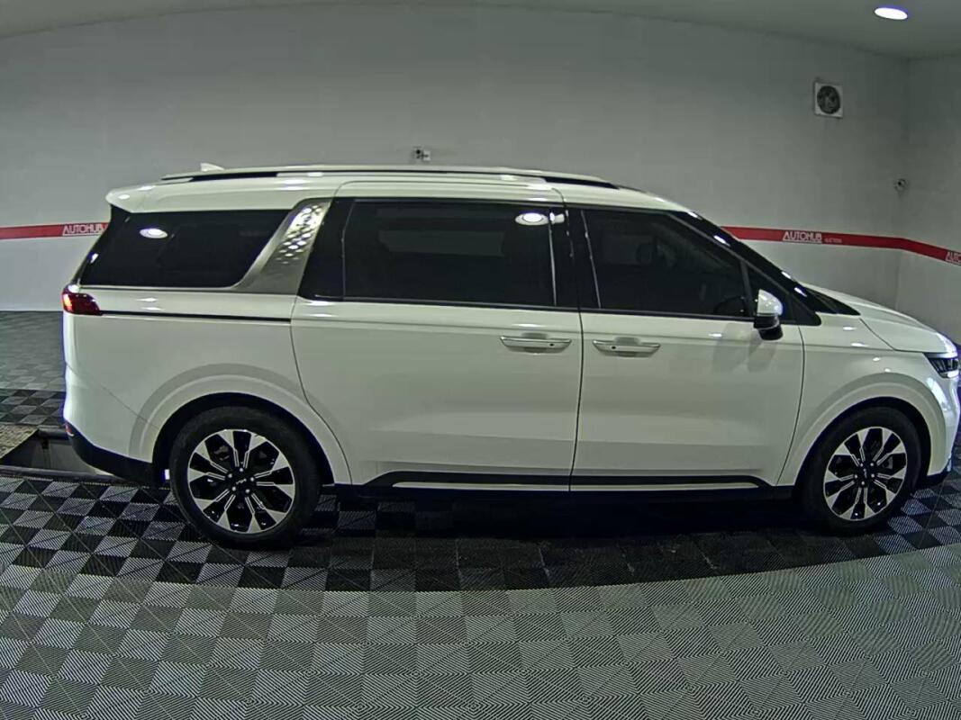 Kia Carnival (2023)