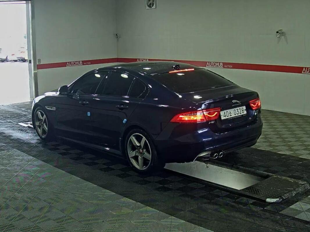 Jaguar XE (2016)