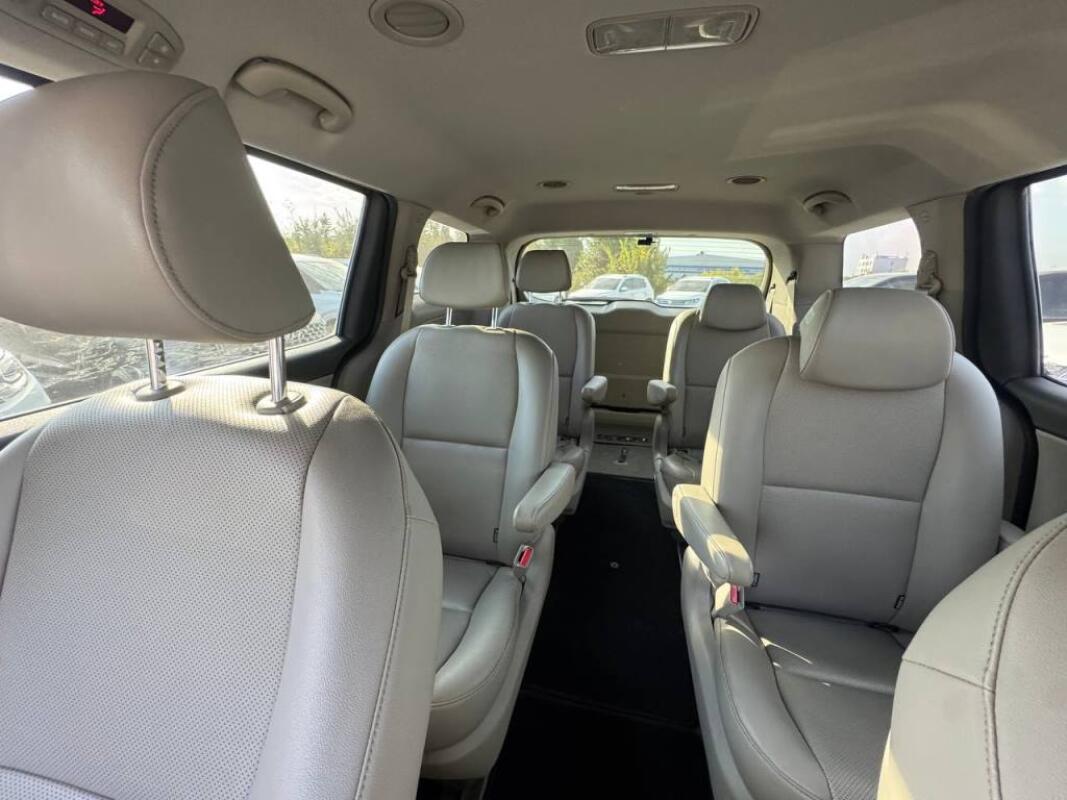 Kia Carnival (2016)