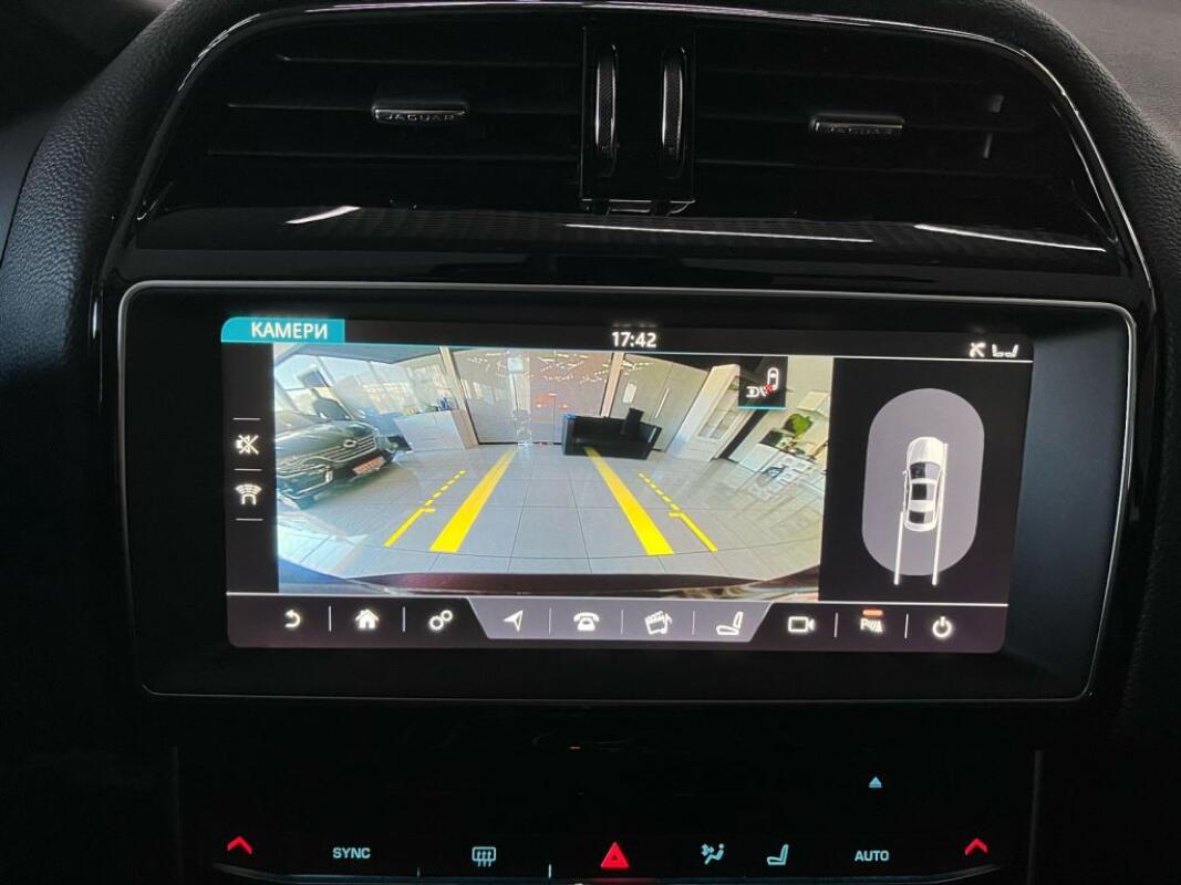 Jaguar XE (2016)