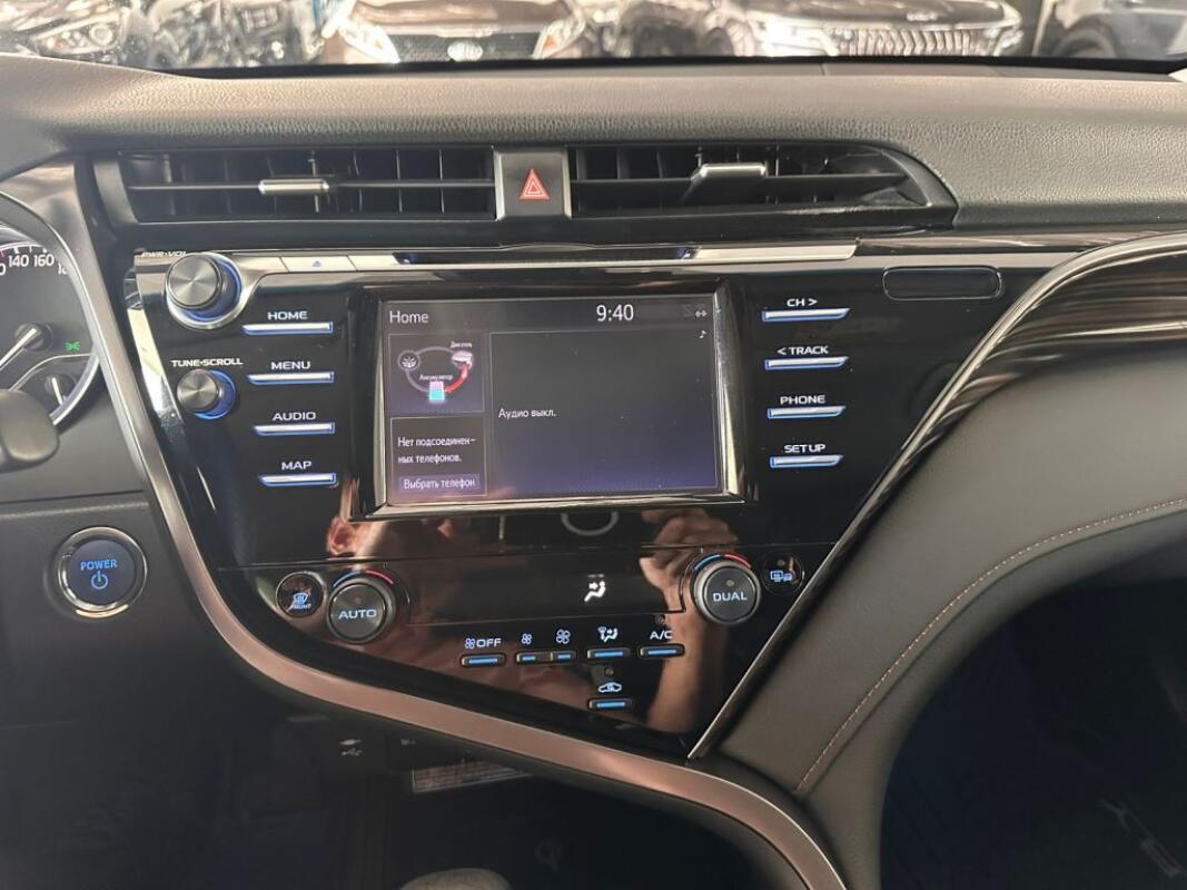 Toyota Camry (2020)