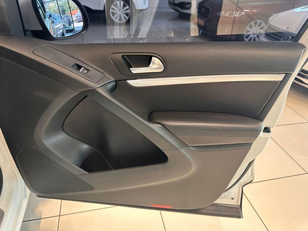 Volkswagen Tiguan (2015)
