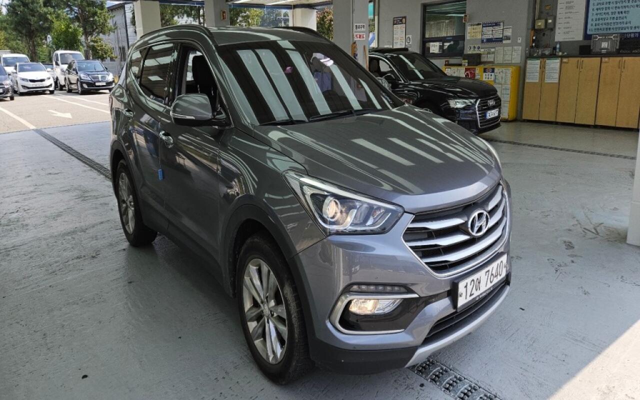 Hyundai SantaFe (2015) Hyundai SantaFe (2015)