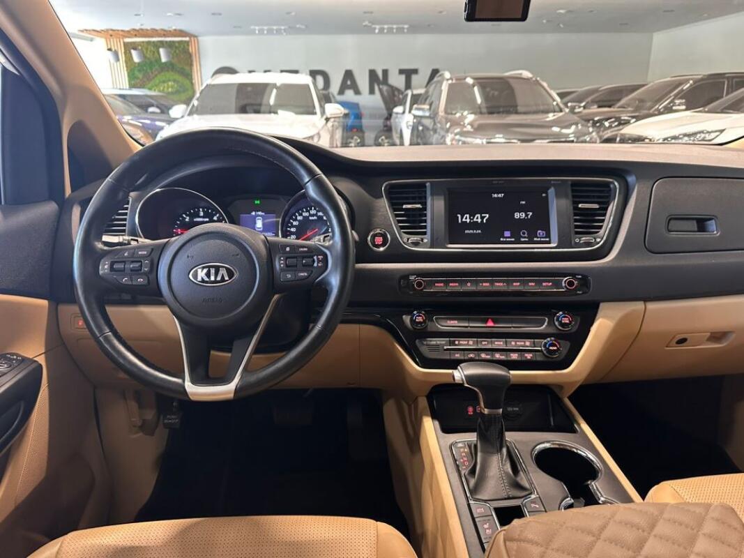 Kia Carnival (2020) Kia Carnival (2020)