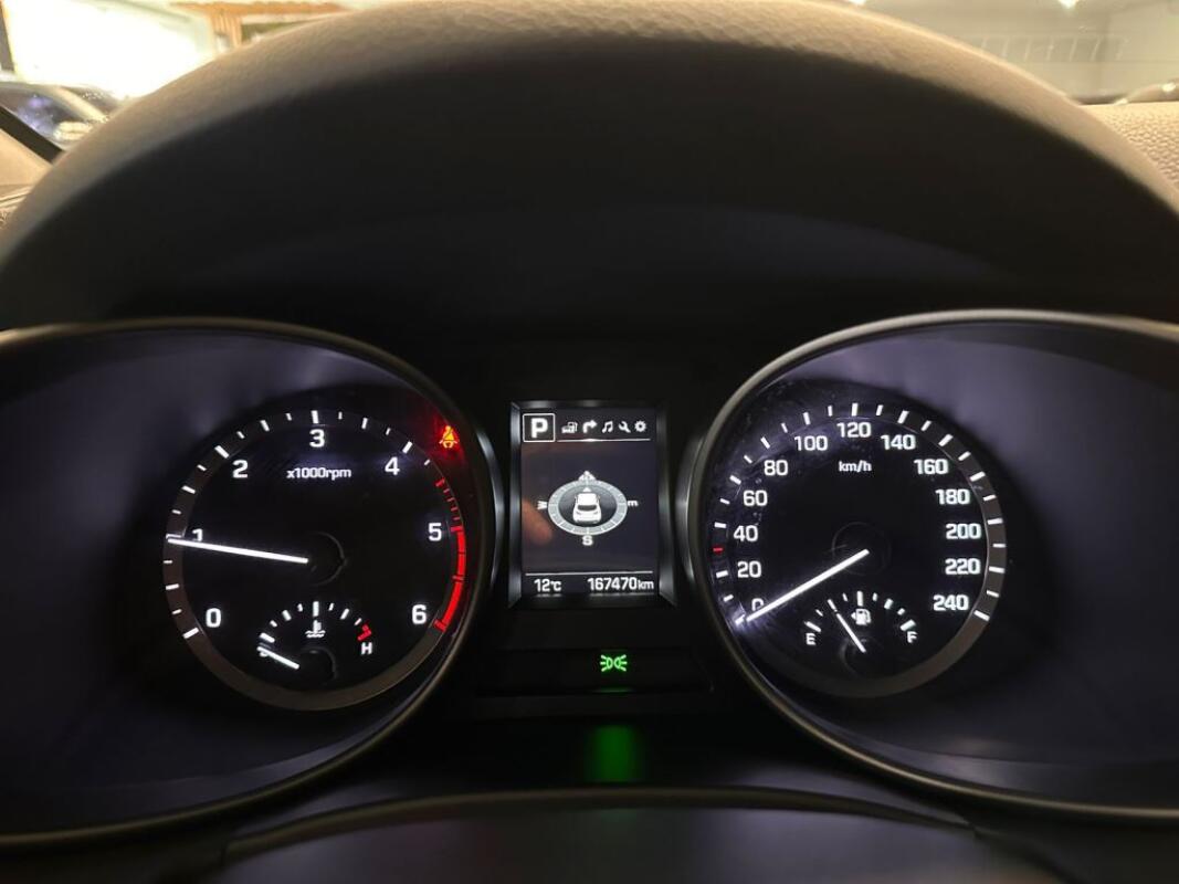 Hyundai SantaFe (2016) Hyundai SantaFe (2016)