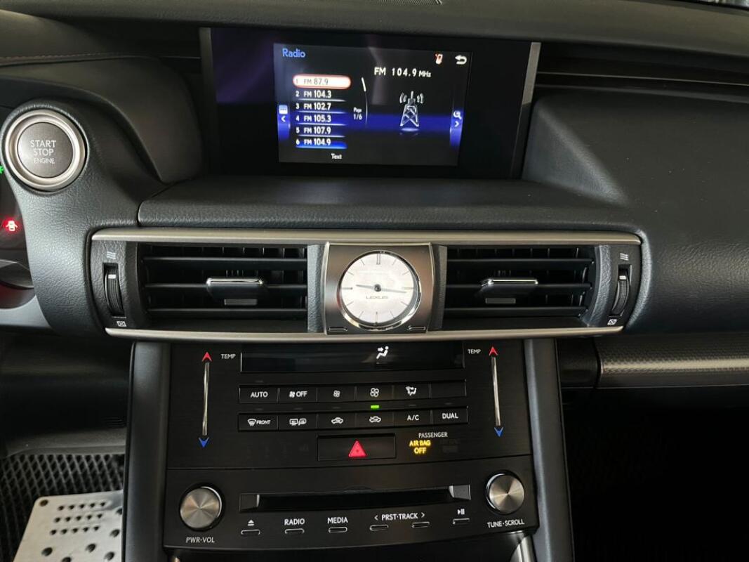 Lexus IS300 (2017)