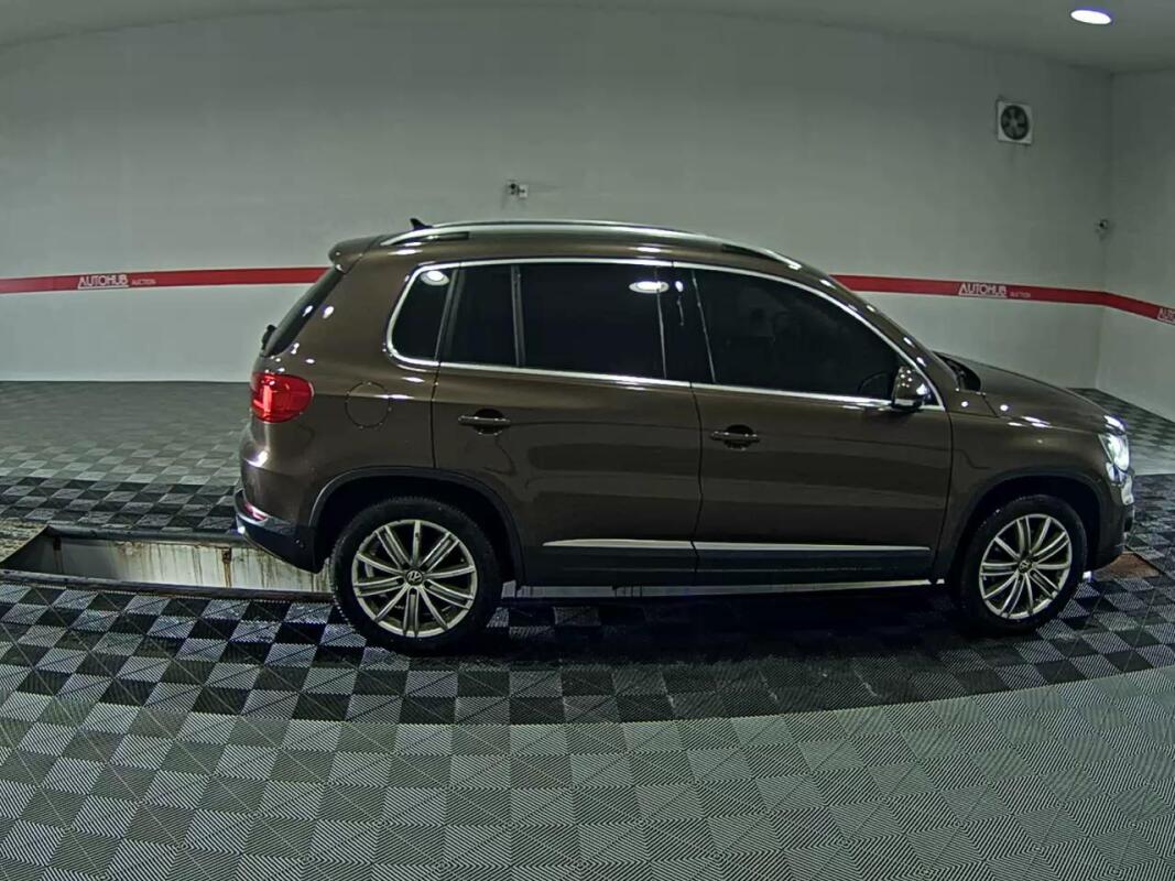 Volkswagen Tiguan (2015)