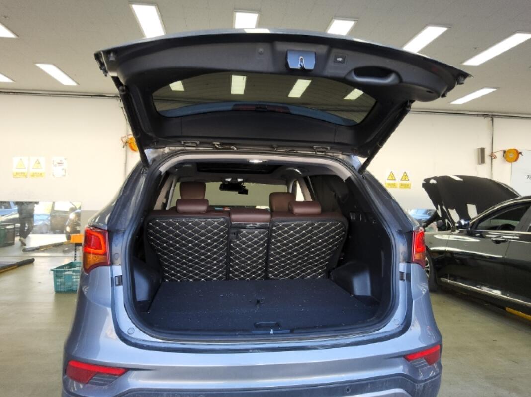 Hyundai SantaFe (2016)