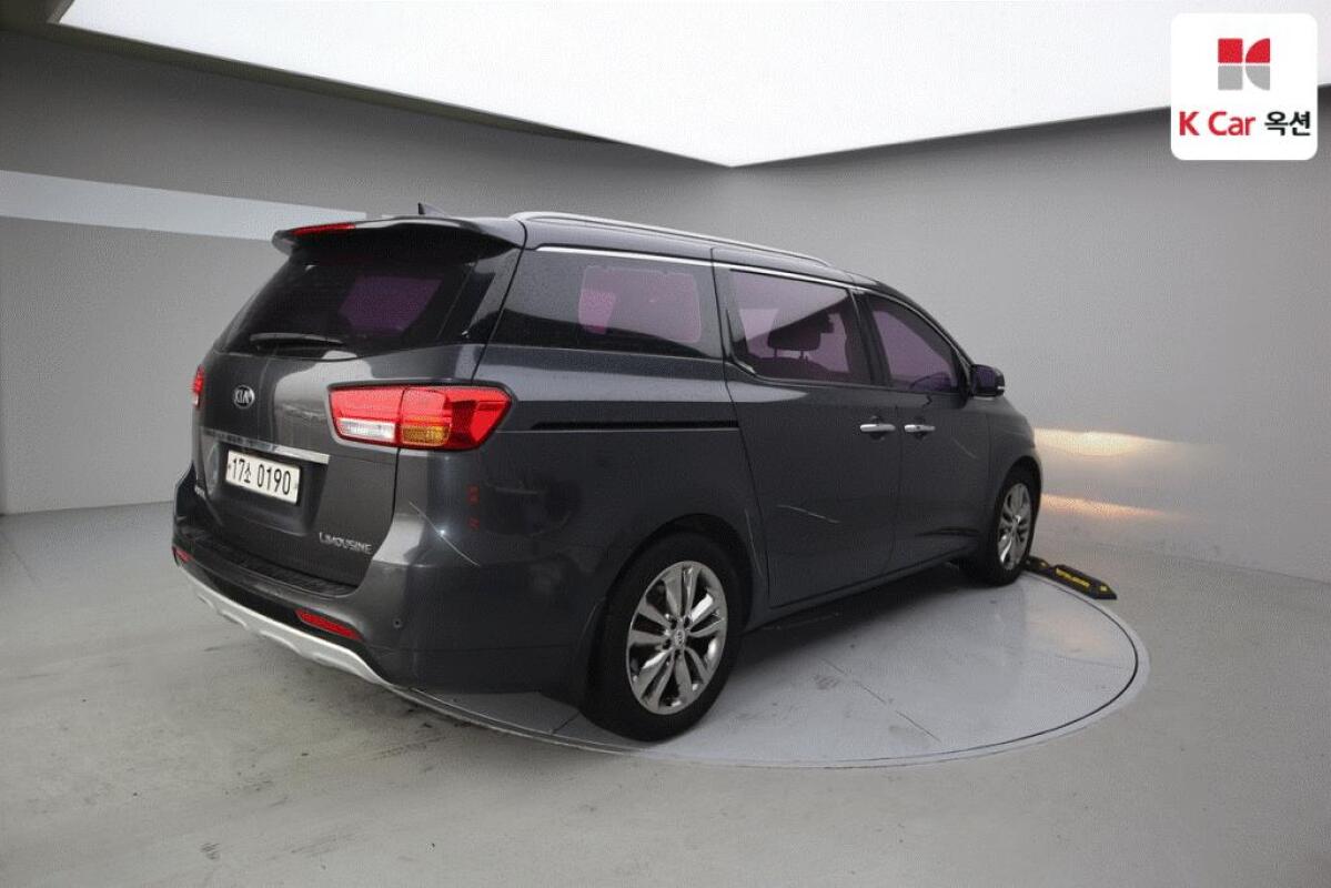 Kia Carnival (2016)