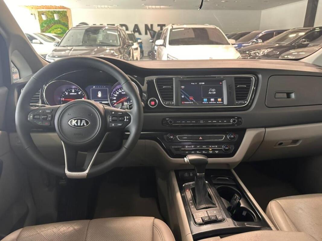 Kia Carnival (2016)