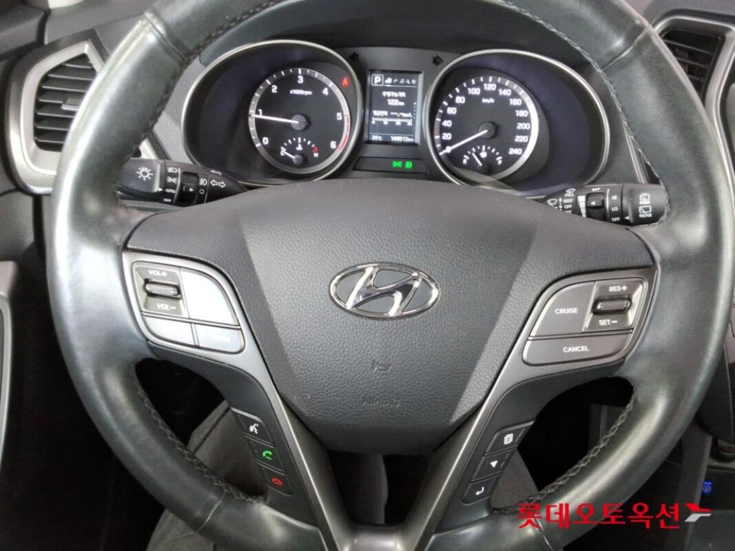 Hyundai SantaFe (2016)