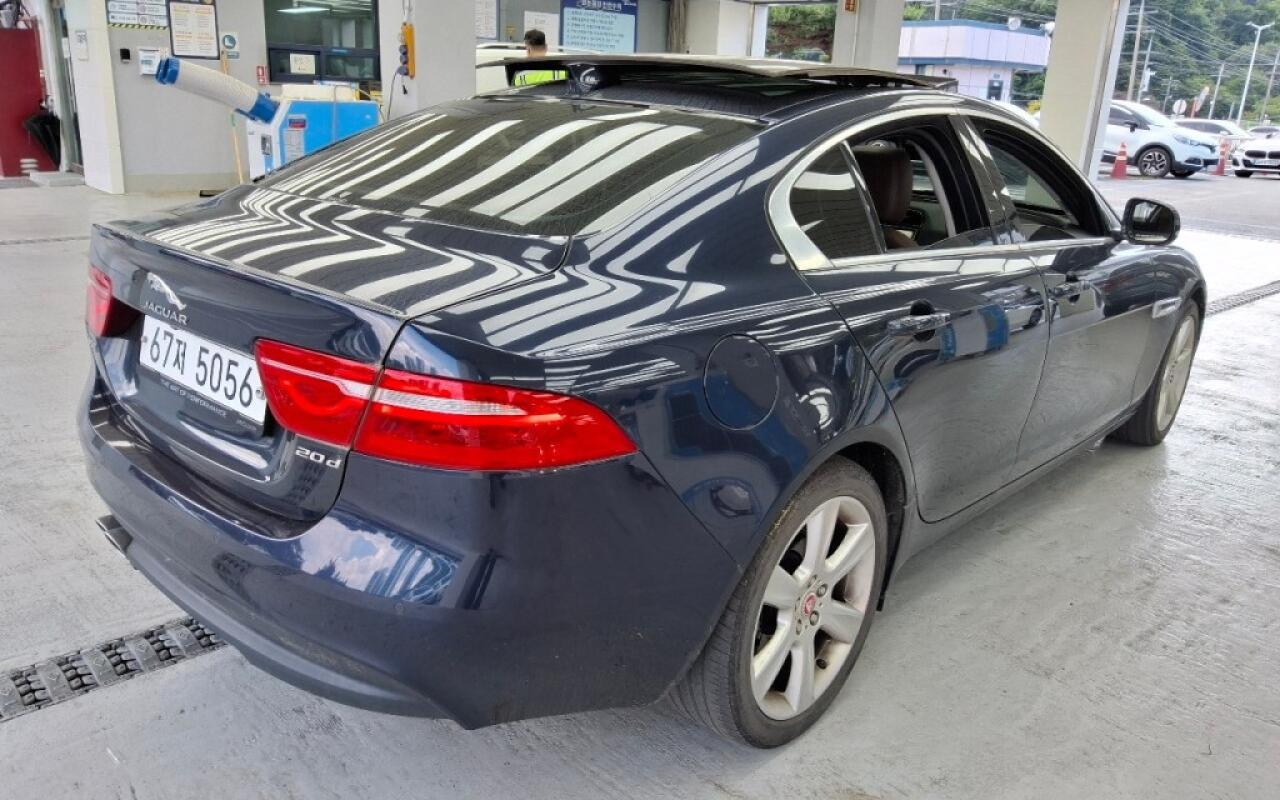 Jaguar XE (2017)