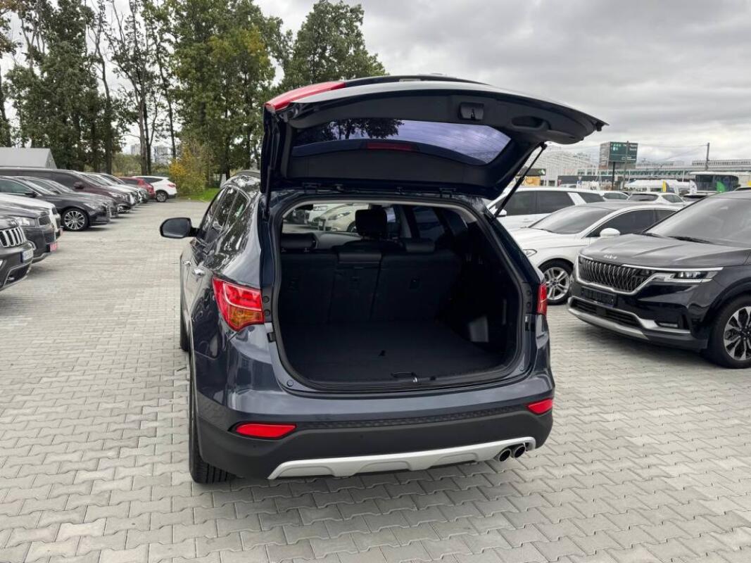 Hyundai SantaFe (2015) Hyundai SantaFe (2015)