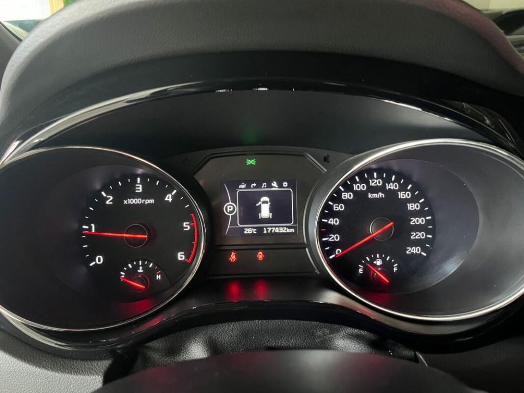 Kia Carnival (2016)