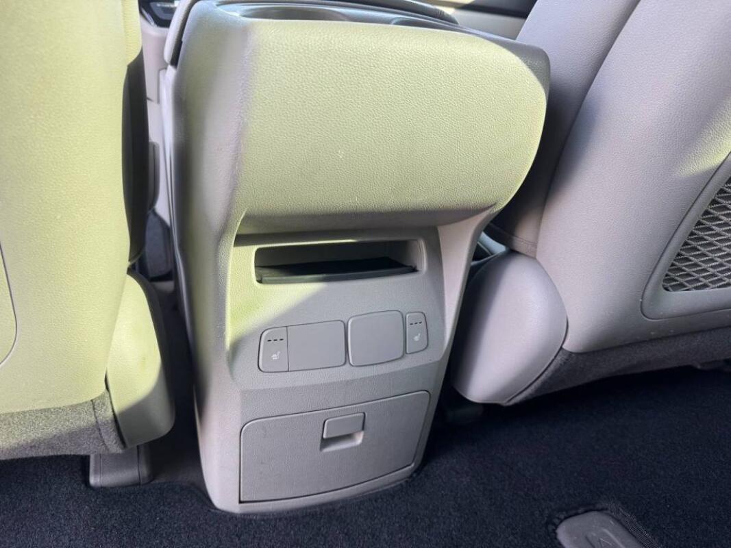 Kia Carnival (2016)