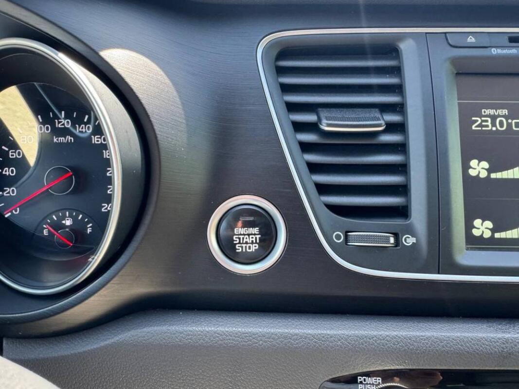 Kia Carnival (2014)