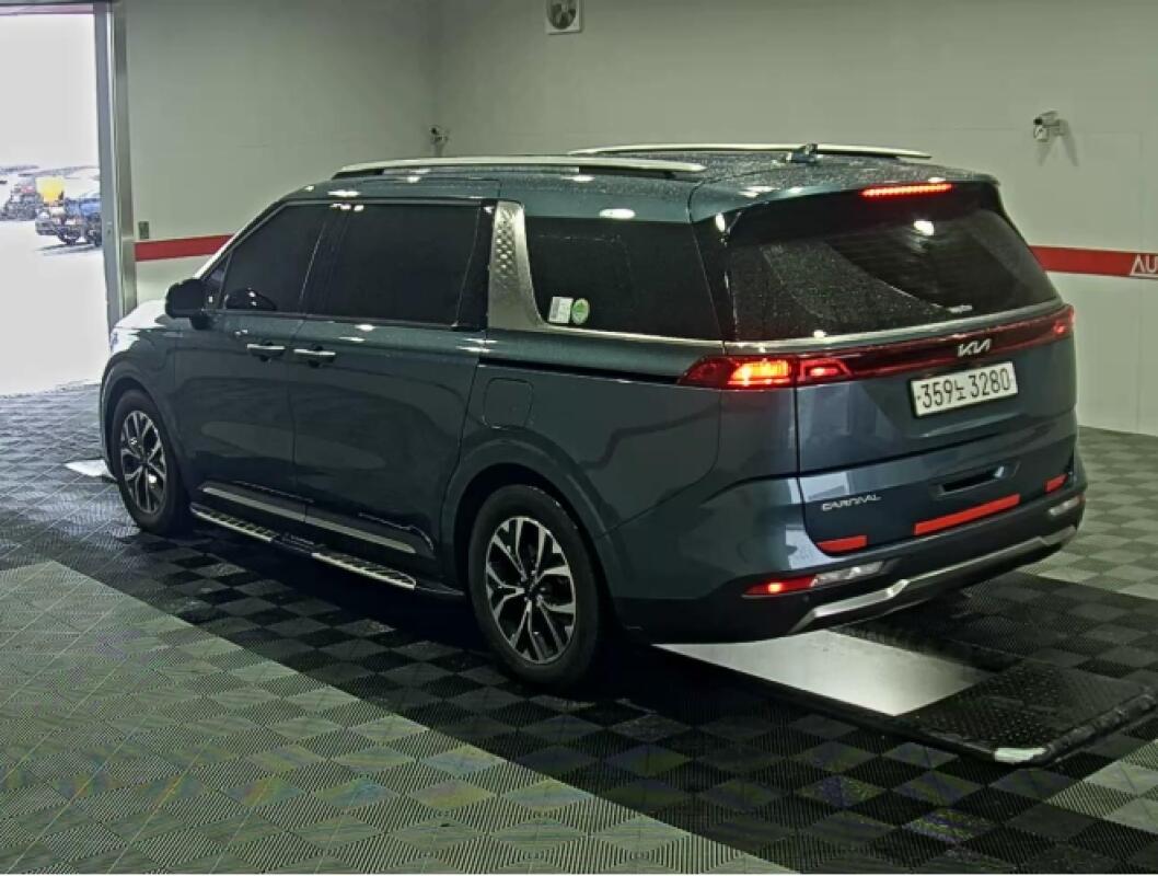 Kia Carnival (2023)