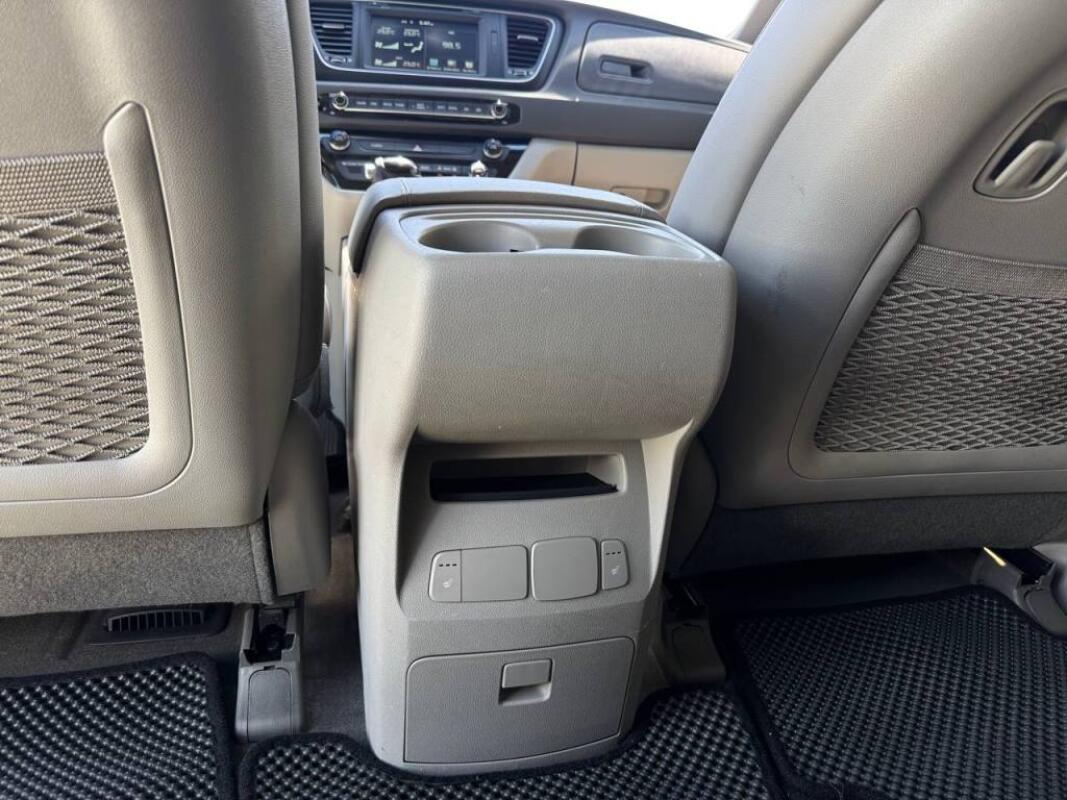 Kia Carnival (2014)