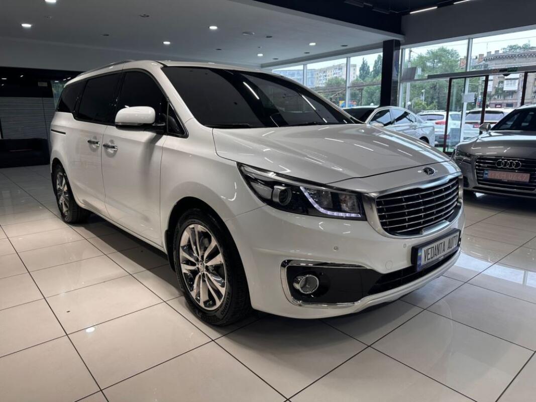 Kia Carnival (2015)