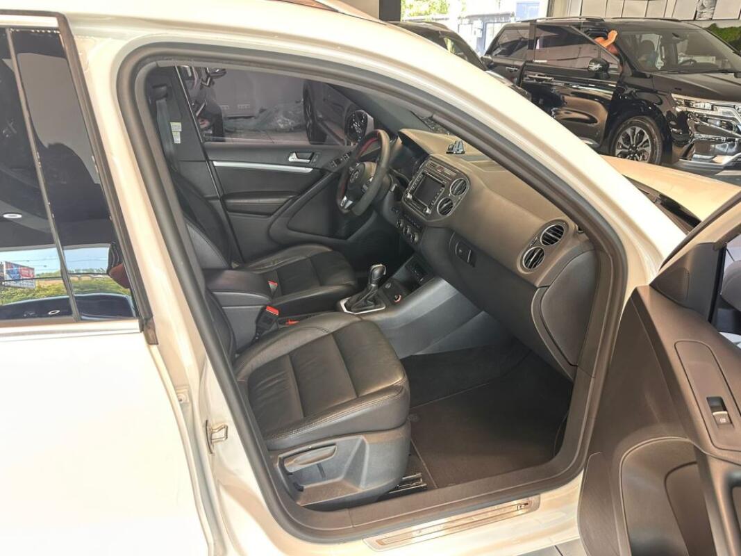 Volkswagen Tiguan (2015)