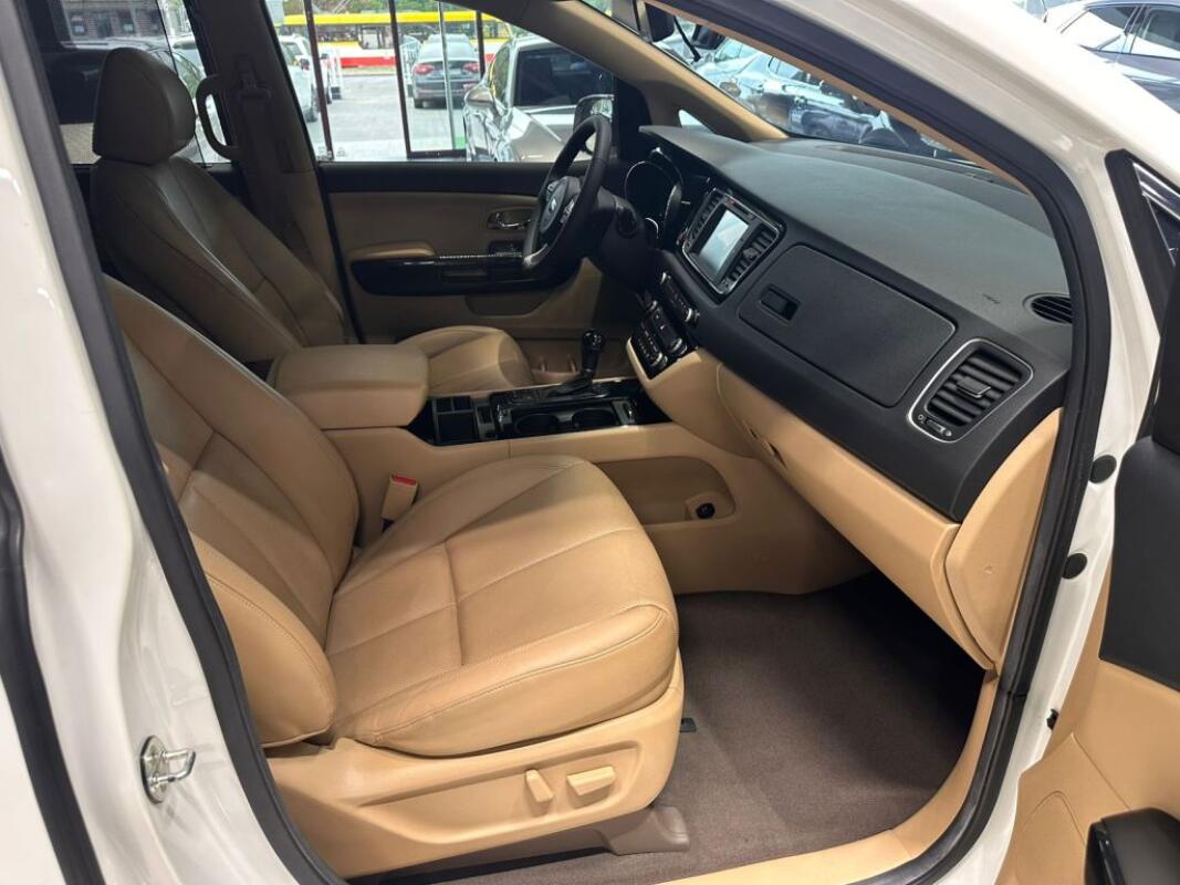 Kia Carnival (2015)