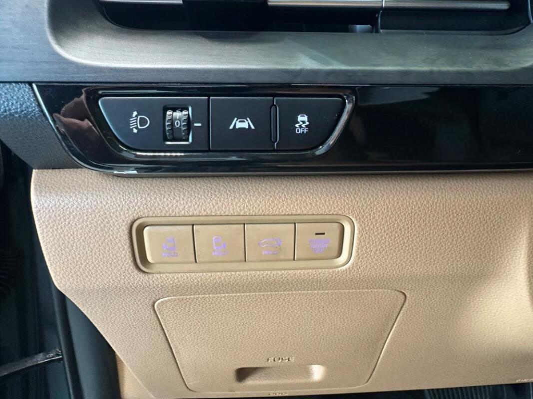 Kia Carnival (2023)
